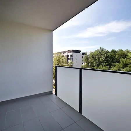 Bemowo Sreviced 酒店 *